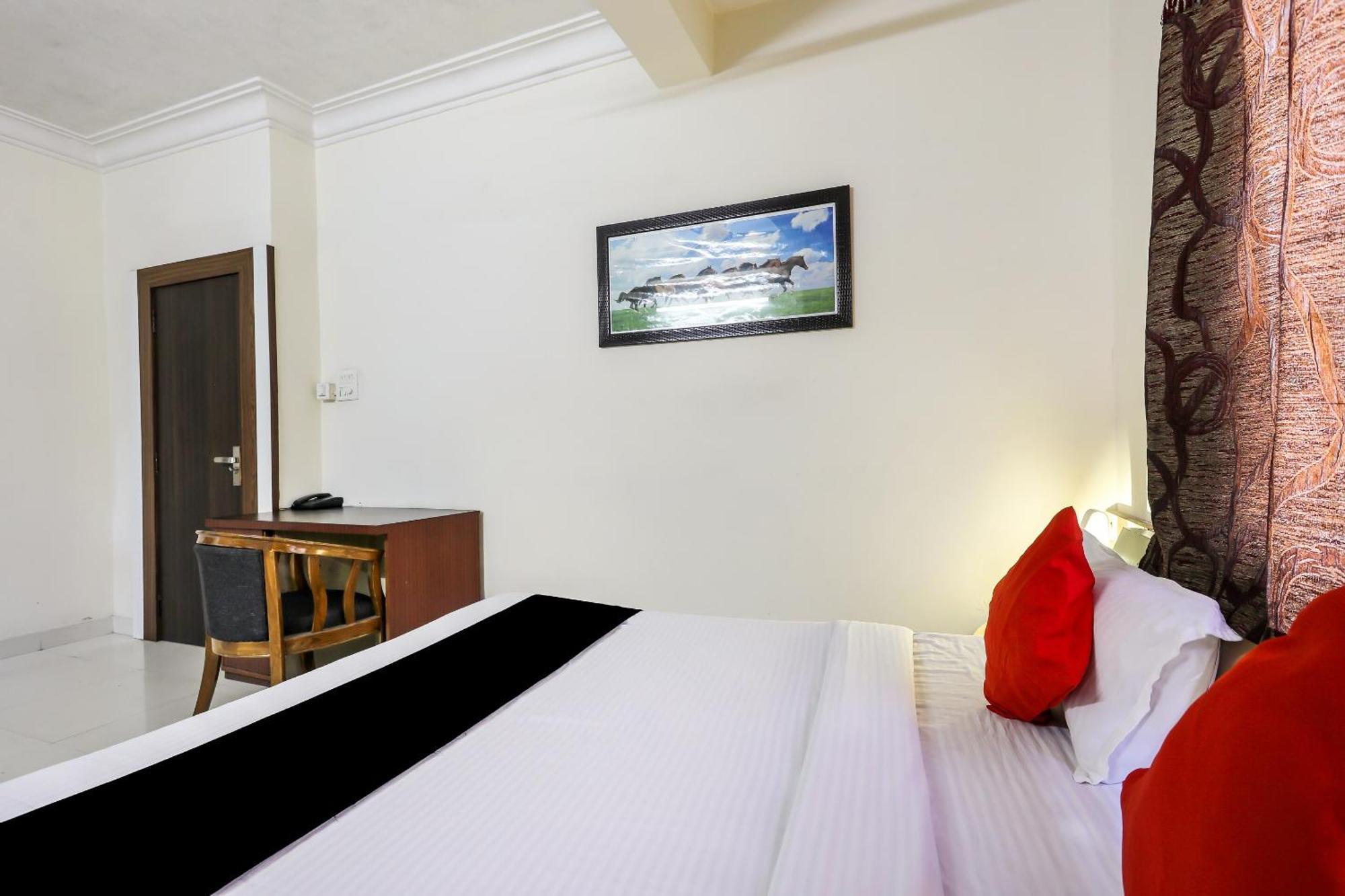 Collection O 3761 Shree Datta Hotel
